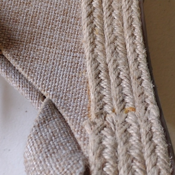 Guess wedged burlap sandals 8 and 1/2 women's - Picture 3 of 13